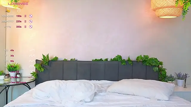 Snapshot of ConstanceHelms chatting on 10.04.25 ConstanceHelms online show from 10.04.25