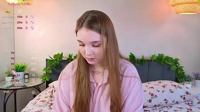 Snapshot of ConstanceHelms chatting on 10.05.25 ConstanceHelms online show from 10.05.25