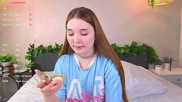 Snapshot of ConstanceHelms chatting on 11.07.25 ConstanceHelms online show from 11.07.25