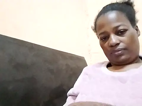 Snapshot of sexylira chatting on 06.18.26 sexylira online show from 06.18.26