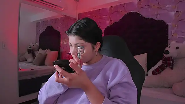 Snapshot of abby_roux chatting on 11.08.25 abby roux online show from 11.08.25