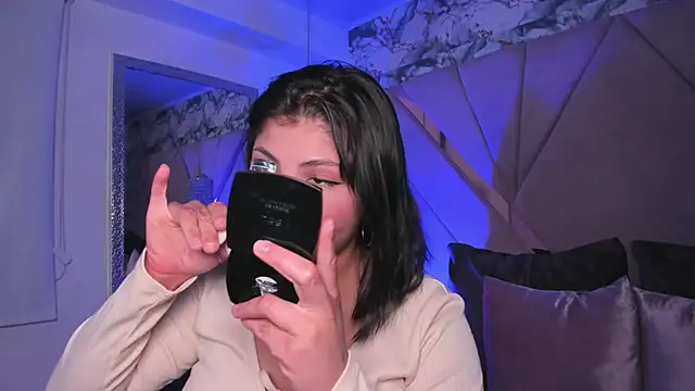 Snapshot of abby_roux chatting on 12.15.25 abby roux online show from 12.15.25