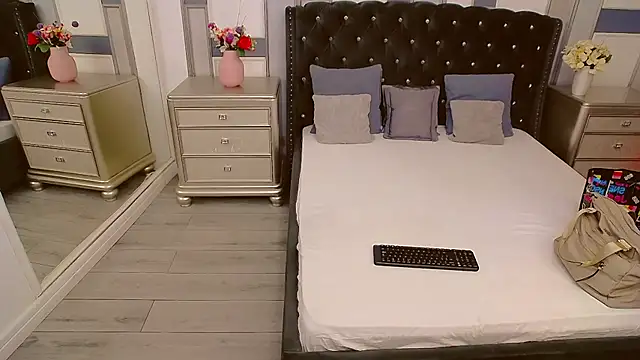 SuzzySun online show from 02.11.25