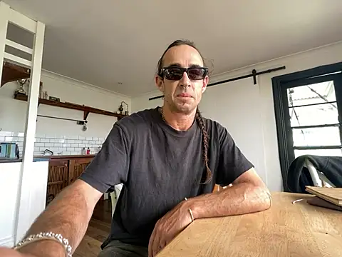 Snapshot of mastertittiefkr chatting on 11.17.25 mastertittiefkr online show from 11.17.25