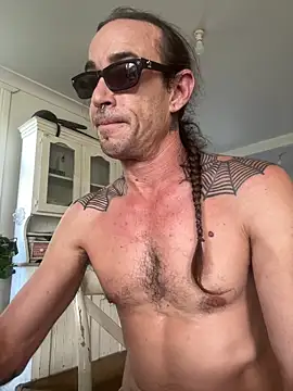 Snapshot of mastertittiefkr chatting on 11.25.25 mastertittiefkr online show from 11.25.25