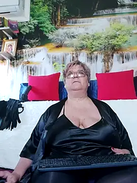 QueenPammy1 online show from 11.22.25