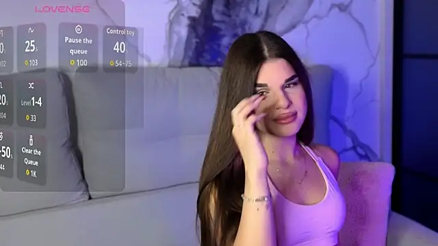 lili hotly online show from 10.19.25