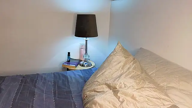 Snapshot of haku_kanjy chatting on 10.25.25 haku kanjy online show from 10.25.25