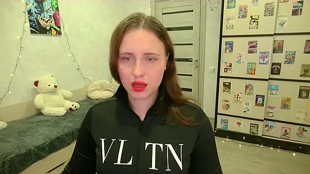 Snapshot of BarbiePieer chatting on 10.11.25 BarbiePieer online show from 10.11.25