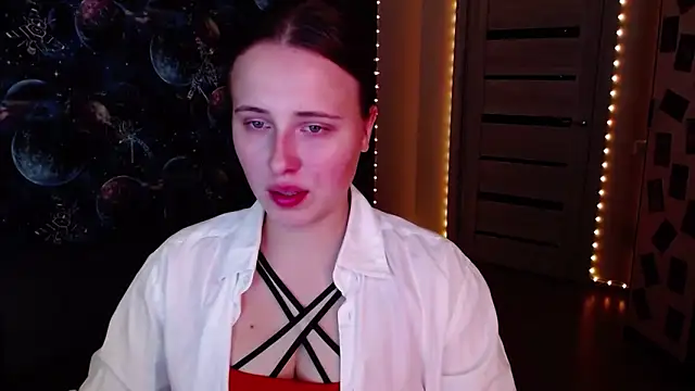 Snapshot of BarbiePieer chatting on 11.05.25 BarbiePieer online show from 11.05.25