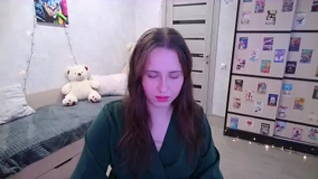 Snapshot of BarbiePieer chatting on 11.10.25 BarbiePieer online show from 11.10.25