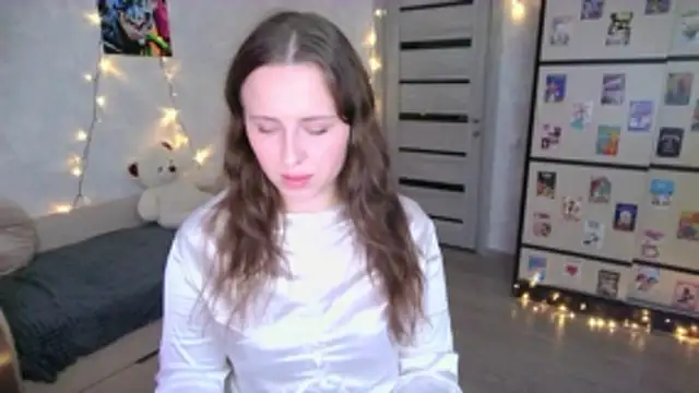 Snapshot of BarbiePieer chatting on 11.13.25 BarbiePieer online show from 11.13.25