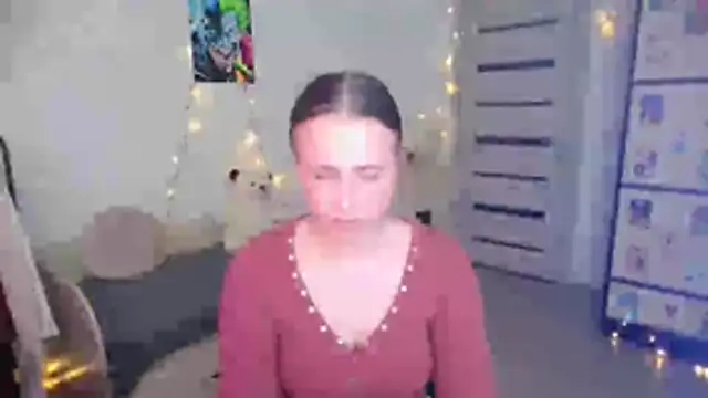 Snapshot of BarbiePieer chatting on 11.18.25 BarbiePieer online show from 11.18.25