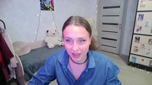 Snapshot of BarbiePieer chatting on 11.19.25 BarbiePieer online show from 11.19.25