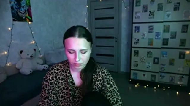 Snapshot of BarbiePieer chatting on 11.23.25 BarbiePieer online show from 11.23.25