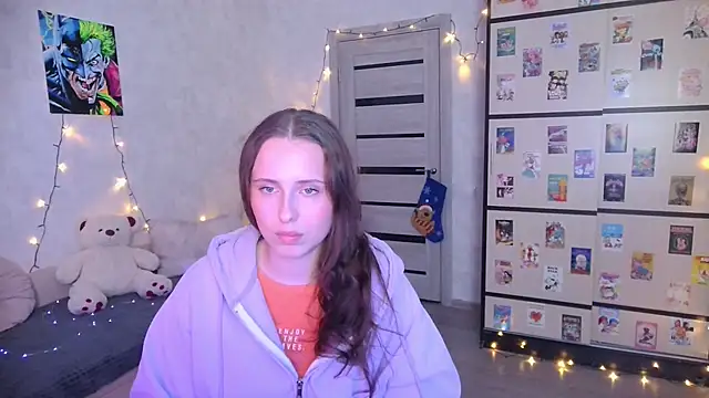 Snapshot of BarbiePieer chatting on 12.15.25 BarbiePieer online show from 12.15.25