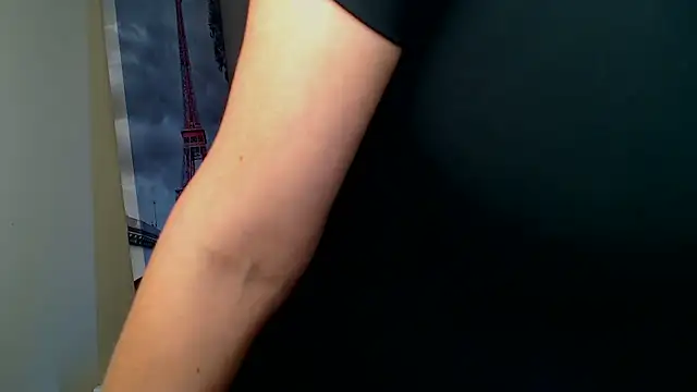 VanessaRey  online show from 10.18.25