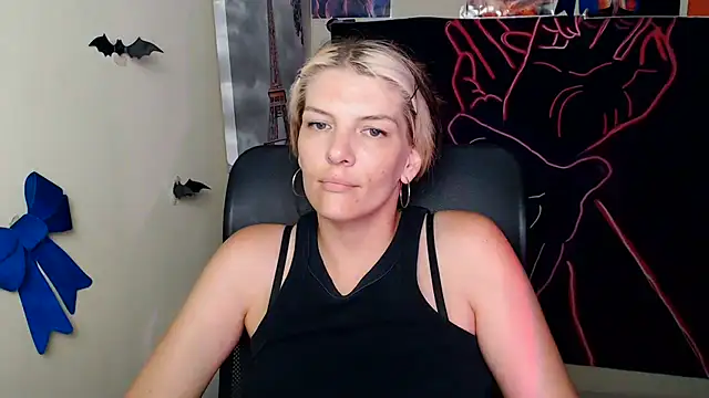 Snapshot of VanessaRey_ chatting on 07.20.26 VanessaRey online show from 07.20.26