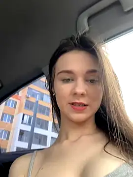 Snapshot of MilaBee chatting on 10.02.25 MilaBee online show from 10.02.25