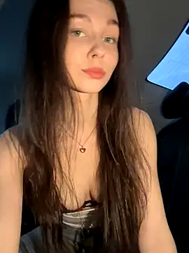 Snapshot of MilaBee chatting on 12.19.25 MilaBee online show from 12.19.25