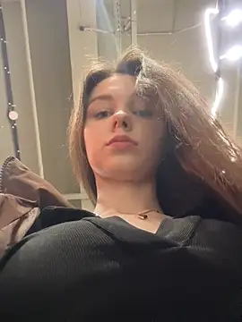 Snapshot of MilaBee chatting on 01.18.26 MilaBee online show from 01.18.26