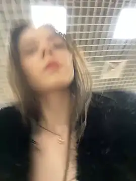 Snapshot of MilaBee chatting on 02.08.26 MilaBee online show from 02.08.26