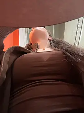 Snapshot of MilaBee chatting on 02.15.26 MilaBee online show from 02.15.26