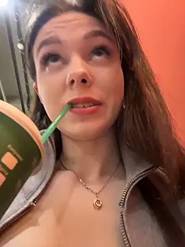 Snapshot of MilaBee chatting on 02.21.26 MilaBee online show from 02.21.26