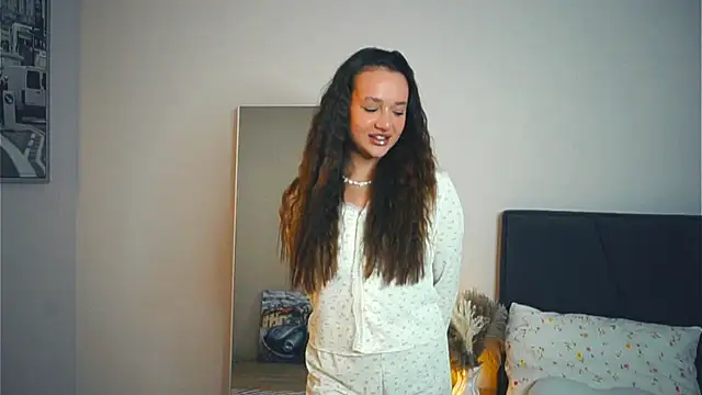 LynnaCurvin online show from 03.21.25