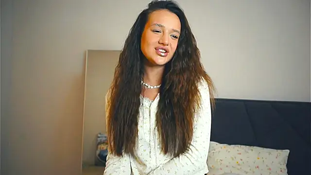 LynnaCurvin online show from 03.21.25
