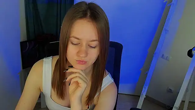 Snapshot of Catherine_e chatting on 10.25.25 Catherine e online show from 10.25.25