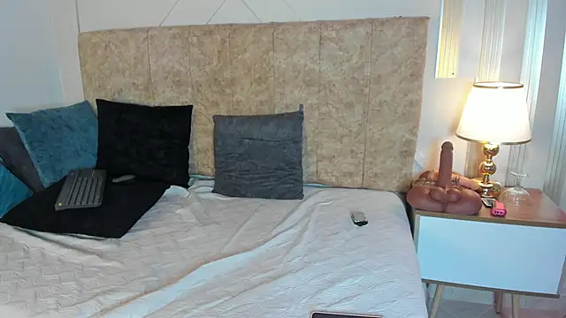 Snapshot of angelinarouse_ chatting on 11.23.25 angelinarouse online show from 11.23.25