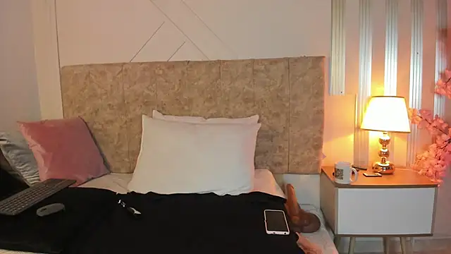 angelinarouse  online show from 12.22.25