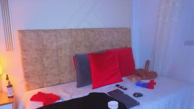 angelinarouse  online show from 05.24.26