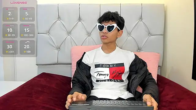 Snapshot of Ethan_Westt chatting on 03.21.25 Ethan Westt online show from 03.21.25