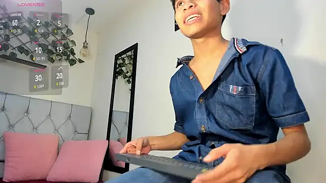 Snapshot of Ethan_Westt chatting on 03.22.25 Ethan Westt online show from 03.22.25