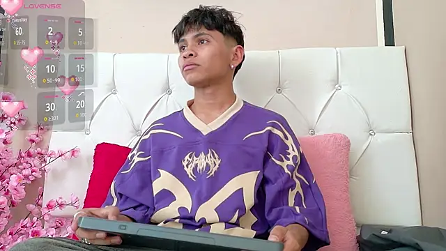 Snapshot of Ethan_Westt chatting on 10.29.25 Ethan Westt online show from 10.29.25