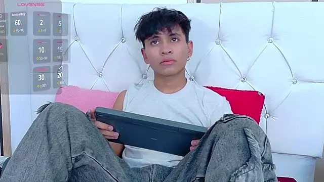 Snapshot of Ethan_Westt chatting on 11.22.25 Ethan Westt online show from 11.22.25