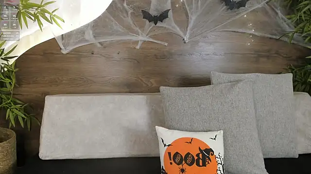 Snapshot of mia_lacy_ chatting on 10.27.25 mia lacy online show from 10.27.25