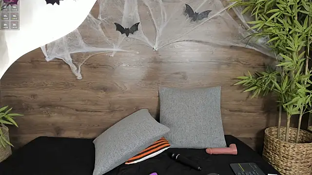 Snapshot of mia_lacy_ chatting on 10.30.25 mia lacy online show from 10.30.25