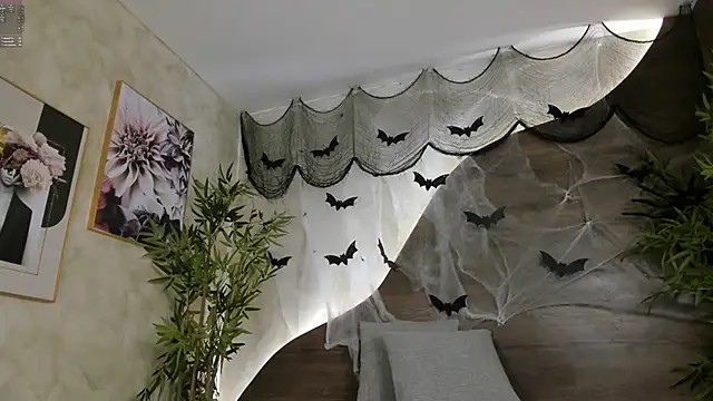 Snapshot of mia_lacy_ chatting on 11.05.25 mia lacy online show from 11.05.25