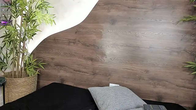 Snapshot of mia_lacy_ chatting on 11.16.25 mia lacy online show from 11.16.25