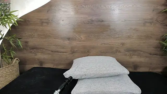 Snapshot of mia_lacy_ chatting on 11.22.25 mia lacy online show from 11.22.25