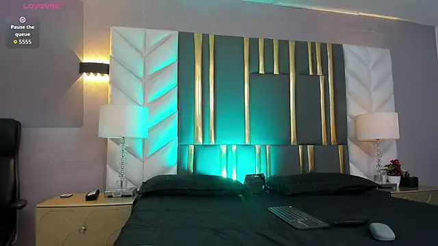 SaraJonness online show from 11.26.25