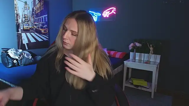 Snapshot of Jes_Solar chatting on 09.26.25 Jes Solar online show from 09.26.25