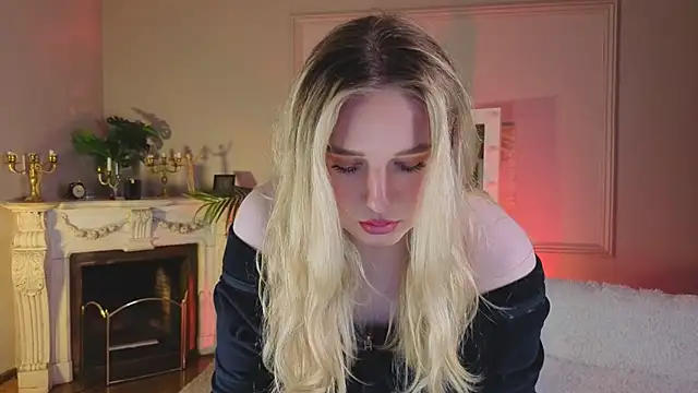 Snapshot of Jes_Solar chatting on 10.25.25 Jes Solar online show from 10.25.25