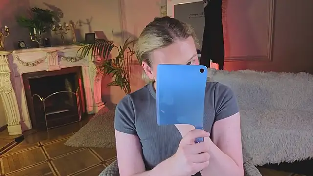 Snapshot of Jes_Solar chatting on 10.26.25 Jes Solar online show from 10.26.25