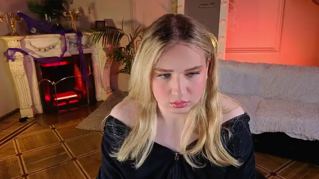 Snapshot of Jes_Solar chatting on 10.29.25 Jes Solar online show from 10.29.25