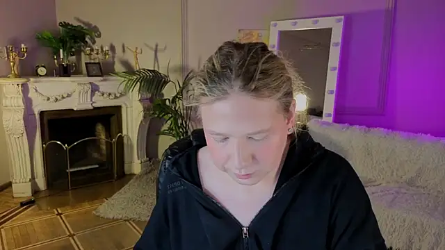 Snapshot of Jes_Solar chatting on 11.06.25 Jes Solar online show from 11.06.25