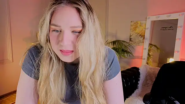 Snapshot of Jes_Solar chatting on 11.08.25 Jes Solar online show from 11.08.25